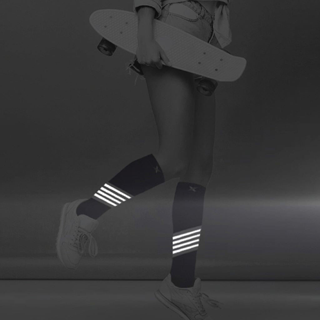 Extreme Fit - RUN+ ULTRA V-STRIPED REFLECTIVE - ATHELTIC GRADE COMPRESSION SOCKS - KNEE-LENGTH
